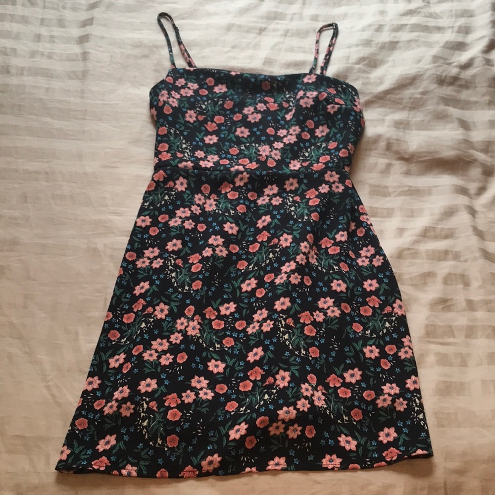 Floral mini dress w/ adjustable straps and zipper!